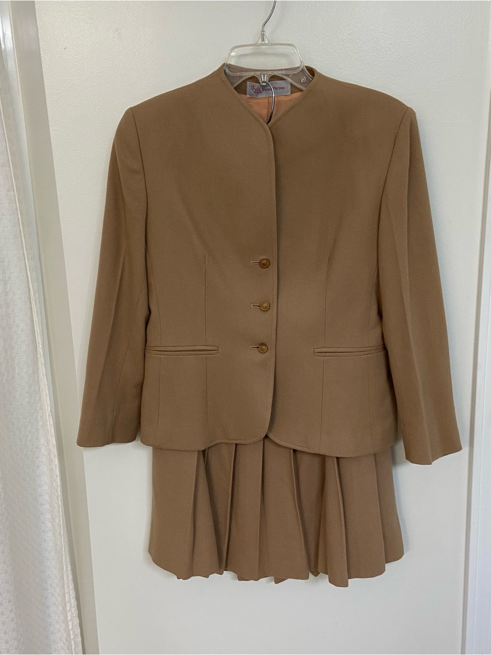 Vintage Evan Picone Women’s Camel Pleated Skirt Suit Set Blazer Jacket Classic